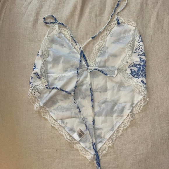 Frankies Bikinis Blue and White Wave Print Halter Top - Picture 2 of 3